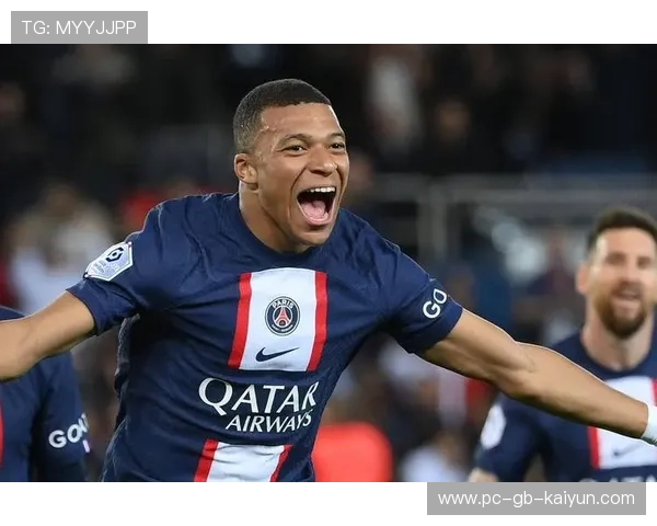 姆巴佩晒童年偶像海报,致敬老一辈巨星 姆巴佩晒童年偶像海报,致敬老一辈巨星