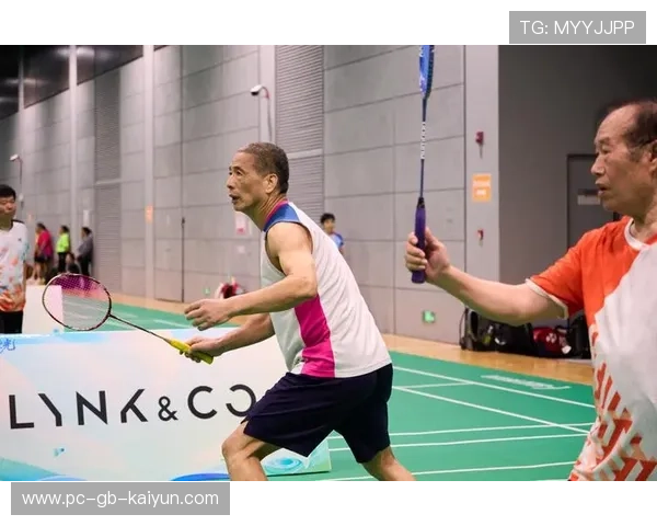 羽毛球后场点杀锐如刀，尽显高水平竞技魅力