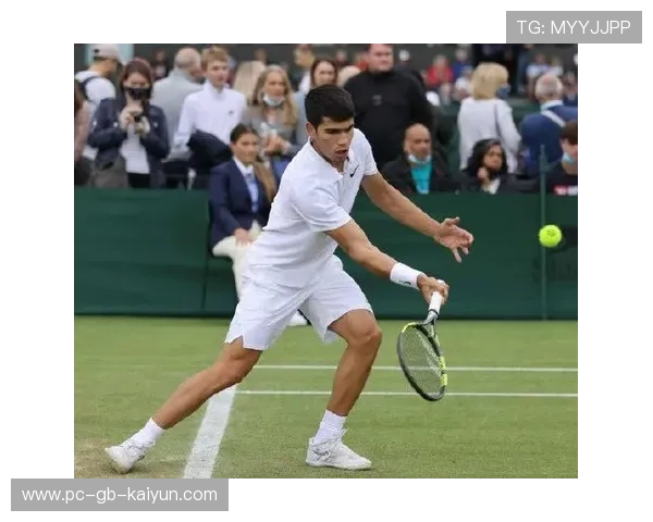 阿卡被称“网坛怪物”