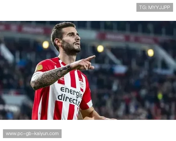 卡利亚里训练课上佩雷罗展现极强创造性