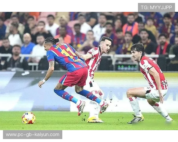 拉菲尼亚回传助攻队友门前补射入网