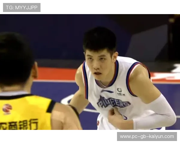 林庭谦突破抛投命中，天津男篮反超比分：夜空下的滨海之光