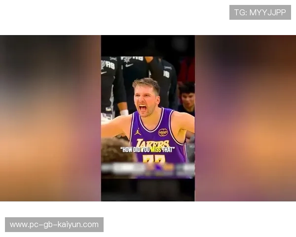 东契奇不看人妙传瞬间点亮全场 东契奇不看人妙传瞬间点亮全场