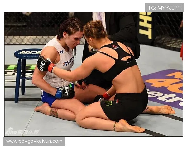 UFC激战!拳手血战到底,满脸鲜血的英雄瞬间点燃赛场热血 UFC激战!拳手血战到底,满脸鲜血的英雄瞬间点燃赛场热血