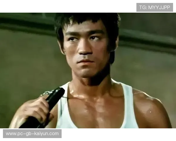 拳击场上的坚韧奇迹：连吃重拳仍站立的钢铁意志